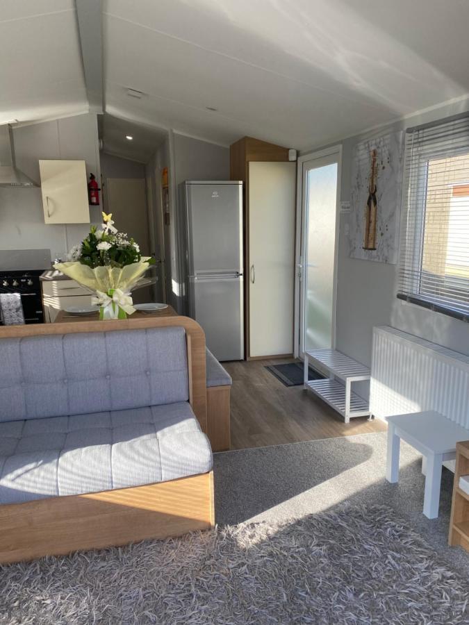 Stylish 3 Bedroom Caravan Near The Beach Walton-on-the-Naze Eksteriør billede