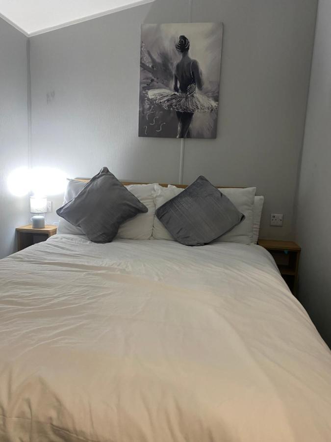 Stylish 3 Bedroom Caravan Near The Beach Walton-on-the-Naze Eksteriør billede