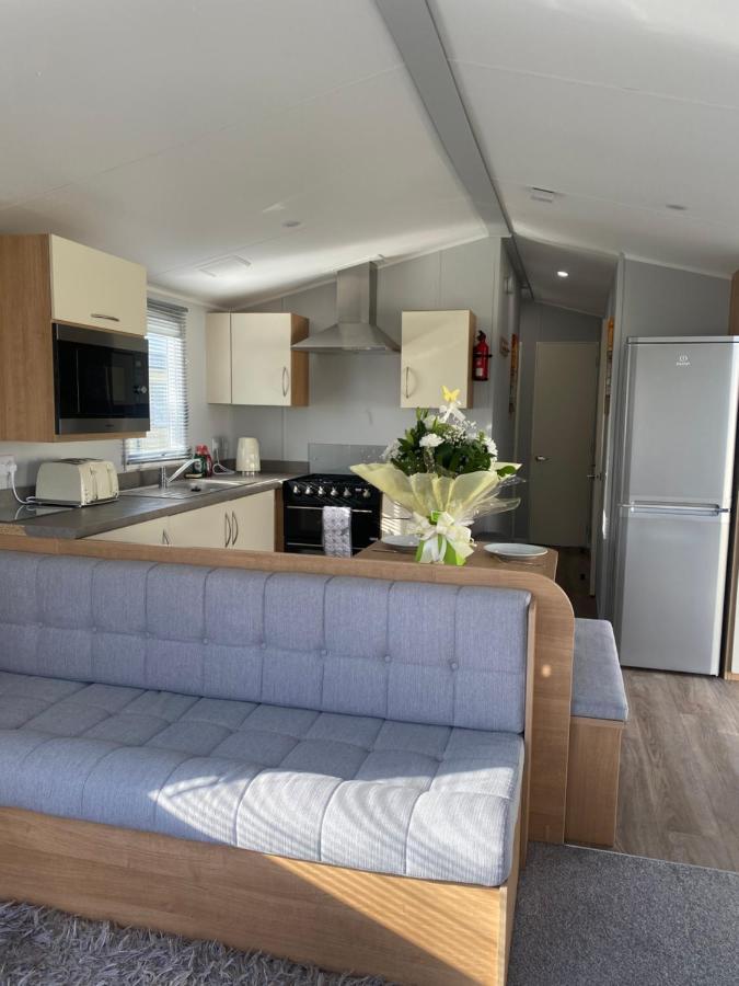 Stylish 3 Bedroom Caravan Near The Beach Walton-on-the-Naze Eksteriør billede